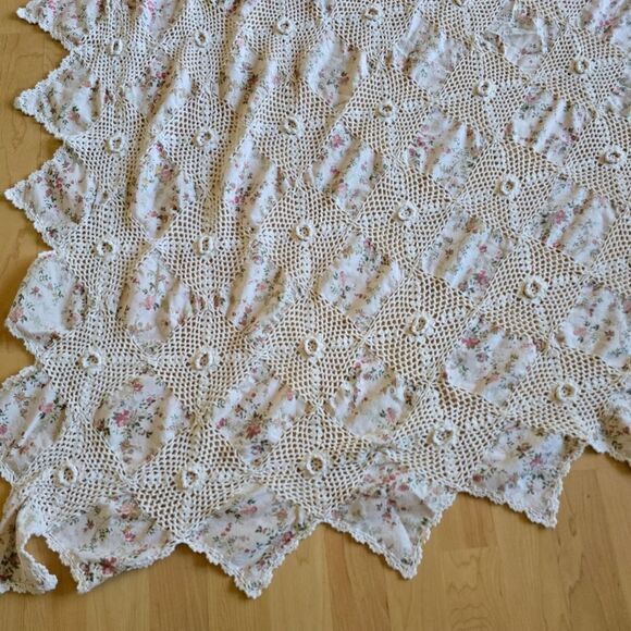 Vintage Crochet Bedspread Hand Made Floral Print  83" x 88" Cottage core - Picture 6 of 7